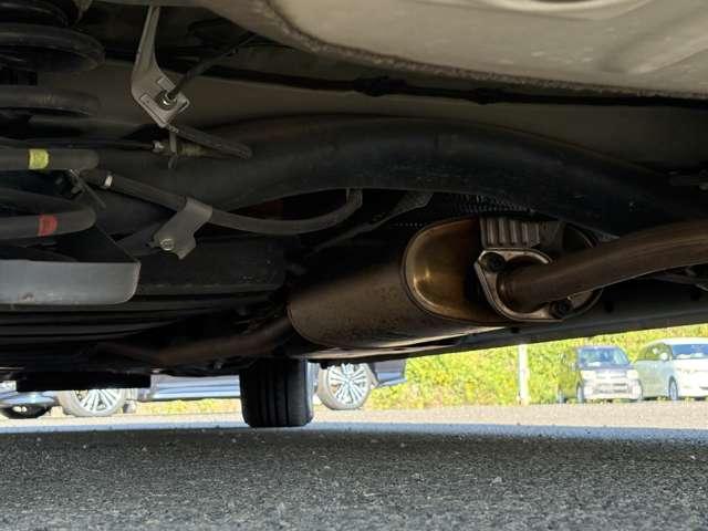 ヴォクシー ハイブリッドＶ　禁煙車／セーフティセンス／純正ナビ／フルセグＴＶ／ＤＶＤ／Ｂｌｕｅｔｏｏｔｈ対応／バックカメラ／ＬＥＤヘッドライト／両側電動スライドドア／オートライト／純正アルミ／快適温熱シート／ビルトインＥＴＣ／（32枚目）