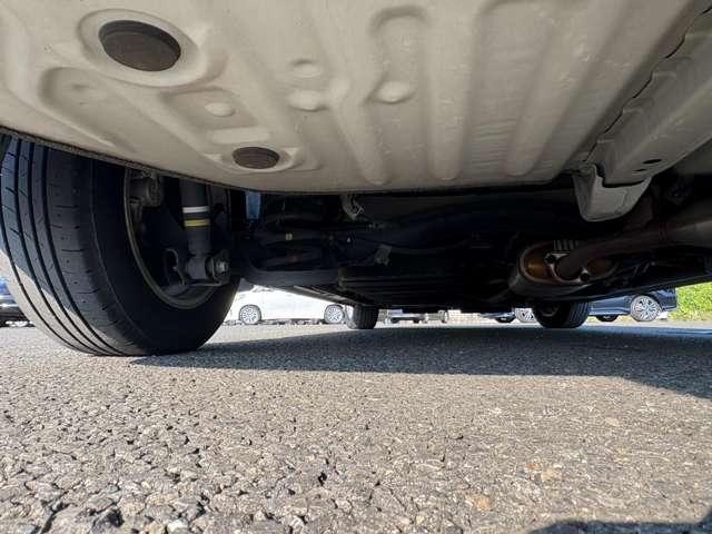 ヴォクシー ハイブリッドＶ　禁煙車／セーフティセンス／純正ナビ／フルセグＴＶ／ＤＶＤ／Ｂｌｕｅｔｏｏｔｈ対応／バックカメラ／ＬＥＤヘッドライト／両側電動スライドドア／オートライト／純正アルミ／快適温熱シート／ビルトインＥＴＣ／（33枚目）