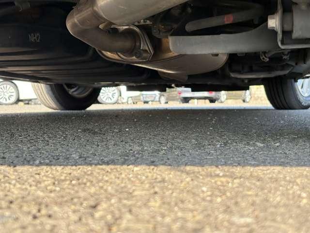 ヴォクシー ハイブリッドＶ　禁煙車／セーフティセンス／純正ナビ／フルセグＴＶ／ＤＶＤ／Ｂｌｕｅｔｏｏｔｈ対応／バックカメラ／ＬＥＤヘッドライト／両側電動スライドドア／オートライト／純正アルミ／快適温熱シート／ビルトインＥＴＣ／（34枚目）