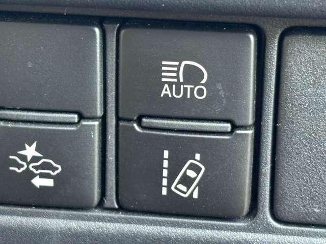 ヴォクシー ハイブリッドＶ　禁煙車／セーフティセンス／純正ナビ／フルセグＴＶ／ＤＶＤ／Ｂｌｕｅｔｏｏｔｈ対応／バックカメラ／ＬＥＤヘッドライト／両側電動スライドドア／オートライト／純正アルミ／快適温熱シート／ビルトインＥＴＣ／（41枚目）