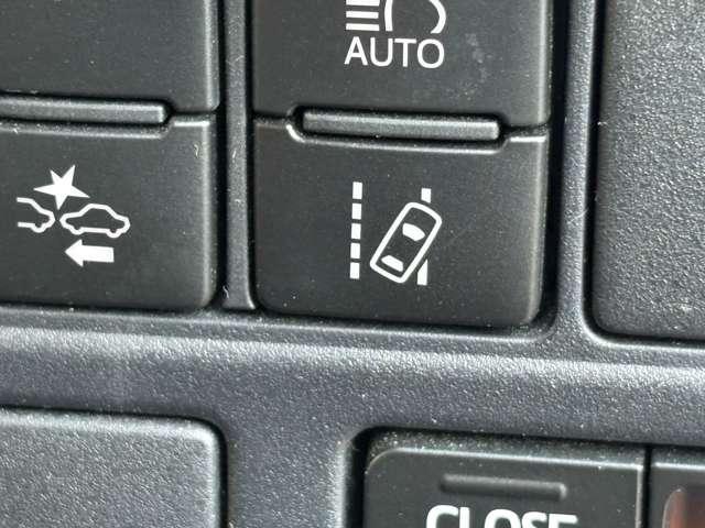 ヴォクシー ハイブリッドＶ　禁煙車／セーフティセンス／純正ナビ／フルセグＴＶ／ＤＶＤ／Ｂｌｕｅｔｏｏｔｈ対応／バックカメラ／ＬＥＤヘッドライト／両側電動スライドドア／オートライト／純正アルミ／快適温熱シート／ビルトインＥＴＣ／（42枚目）