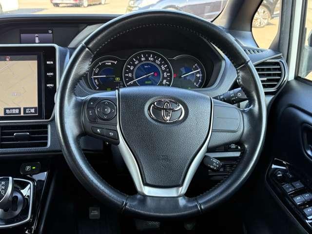 ヴォクシー ハイブリッドＶ　禁煙車／セーフティセンス／純正ナビ／フルセグＴＶ／ＤＶＤ／Ｂｌｕｅｔｏｏｔｈ対応／バックカメラ／ＬＥＤヘッドライト／両側電動スライドドア／オートライト／純正アルミ／快適温熱シート／ビルトインＥＴＣ／（45枚目）