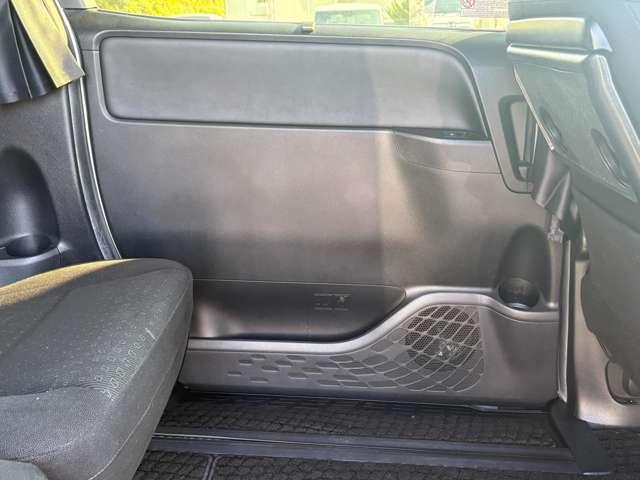 ヴォクシー ハイブリッドＶ　禁煙車／セーフティセンス／純正ナビ／フルセグＴＶ／ＤＶＤ／Ｂｌｕｅｔｏｏｔｈ対応／バックカメラ／ＬＥＤヘッドライト／両側電動スライドドア／オートライト／純正アルミ／快適温熱シート／ビルトインＥＴＣ／（49枚目）