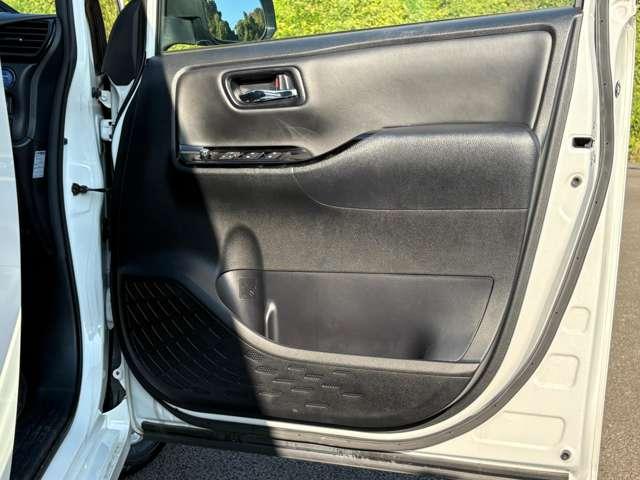 ヴォクシー ハイブリッドＶ　禁煙車／セーフティセンス／純正ナビ／フルセグＴＶ／ＤＶＤ／Ｂｌｕｅｔｏｏｔｈ対応／バックカメラ／ＬＥＤヘッドライト／両側電動スライドドア／オートライト／純正アルミ／快適温熱シート／ビルトインＥＴＣ／（51枚目）