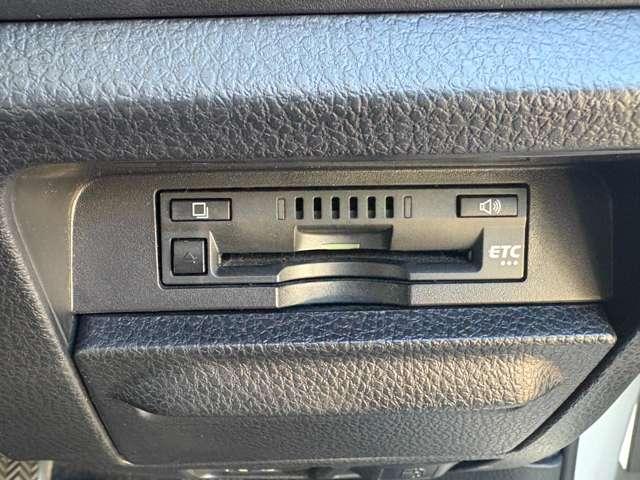 ヴォクシー ハイブリッドＶ　禁煙車／セーフティセンス／純正ナビ／フルセグＴＶ／ＤＶＤ／Ｂｌｕｅｔｏｏｔｈ対応／バックカメラ／ＬＥＤヘッドライト／両側電動スライドドア／オートライト／純正アルミ／快適温熱シート／ビルトインＥＴＣ／（55枚目）