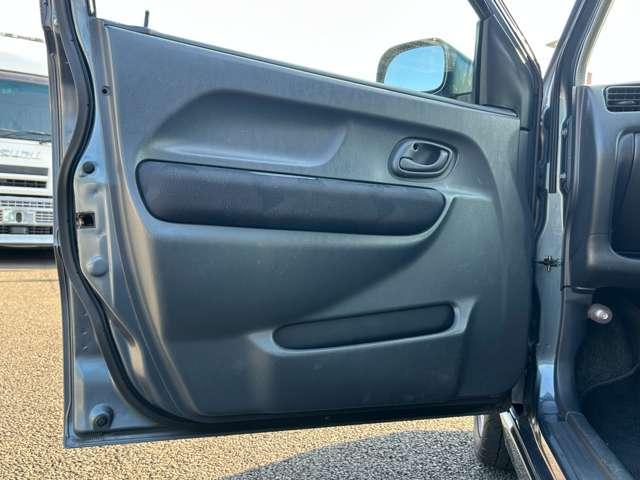 Ｋｅｉワークス ベースグレード　５ＭＴ　５ＭＴ／ナビ／フォグランプ／ワンセグＴＶ／ＣＤ・ＤＶＤ／マニュアルエアコン／社外アルミホイール／電動格納ミラー／（21枚目）