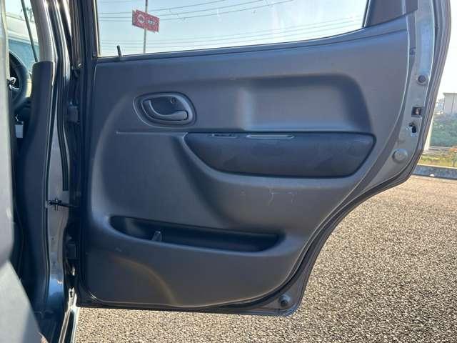 Ｋｅｉワークス ベースグレード　５ＭＴ　５ＭＴ／ナビ／フォグランプ／ワンセグＴＶ／ＣＤ・ＤＶＤ／マニュアルエアコン／社外アルミホイール／電動格納ミラー／（24枚目）