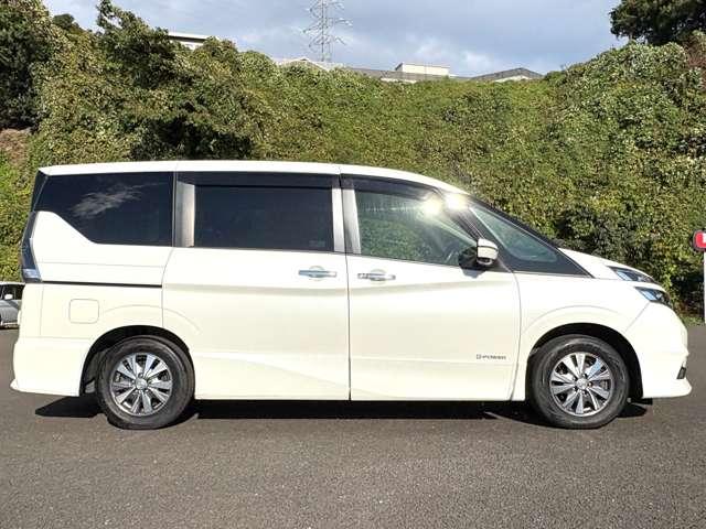 セレナ ｅ－パワー　ハイウェイスターＶ　禁煙車／プロパイロット／インテリジェントエマージェンシーブレーキ／純正ナビ／フルセグＴＶ／ＤＶＤ／Ｂｌｕｅｔｏｏｔｈ／フリップダウンモニター／インテリジェントアラウンドビューモニター＆ルームミラー／（7枚目）