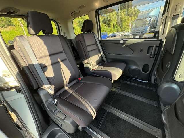 セレナ ｅ－パワー　ハイウェイスターＶ　禁煙車／プロパイロット／インテリジェントエマージェンシーブレーキ／純正ナビ／フルセグＴＶ／ＤＶＤ／Ｂｌｕｅｔｏｏｔｈ／フリップダウンモニター／インテリジェントアラウンドビューモニター＆ルームミラー／（22枚目）