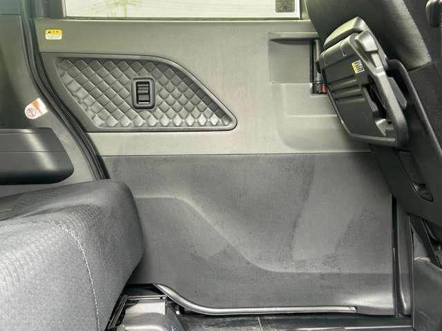 タント ６６０カスタムＲＳ　４名　１オ－ナ－禁煙／９型フルセグナビ＆ＯＰパノラマモニター／両側電動／ＯＰスマートクルーズ＆スタイルパック／ヒーター付半革シート／スマアシ／キーフリー／ＬＥＤライト（26枚目）