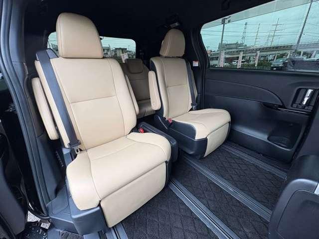 エスティマハイブリッド ハイブリッド２．４アエラス　スマート　４ＷＤ　７名　セーフティセンスＣ！ＴＲＤエアロ！ベージュ合皮シート！快適温熱シート！運転席パワーシート！純正ナビ＆フルセグＴＶ＆ＢＴ＆バックカメラ！アルパインフリップダウンモニター！両側パワース（20枚目）