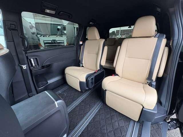 エスティマハイブリッド ハイブリッド２．４アエラス　スマート　４ＷＤ　７名　セーフティセンスＣ！ＴＲＤエアロ！ベージュ合皮シート！快適温熱シート！運転席パワーシート！純正ナビ＆フルセグＴＶ＆ＢＴ＆バックカメラ！アルパインフリップダウンモニター！両側パワース（21枚目）