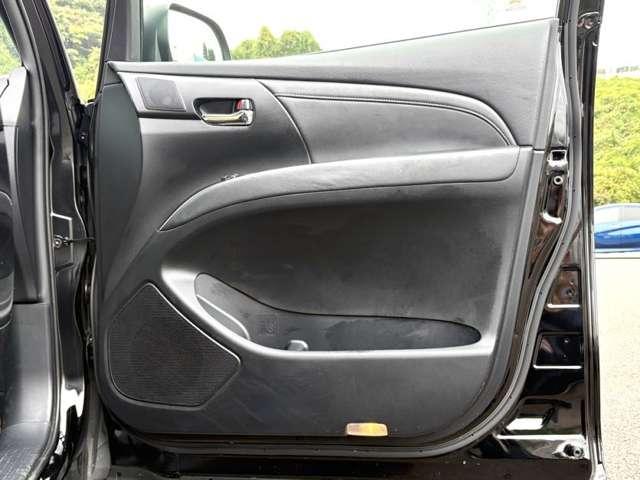 エスティマハイブリッド ハイブリッド２．４アエラス　スマート　４ＷＤ　７名　セーフティセンスＣ！ＴＲＤエアロ！ベージュ合皮シート！快適温熱シート！運転席パワーシート！純正ナビ＆フルセグＴＶ＆ＢＴ＆バックカメラ！アルパインフリップダウンモニター！両側パワース（29枚目）