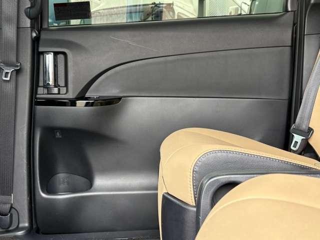 エスティマハイブリッド ハイブリッド２．４アエラス　スマート　４ＷＤ　７名　セーフティセンスＣ！ＴＲＤエアロ！ベージュ合皮シート！快適温熱シート！運転席パワーシート！純正ナビ＆フルセグＴＶ＆ＢＴ＆バックカメラ！アルパインフリップダウンモニター！両側パワース（31枚目）