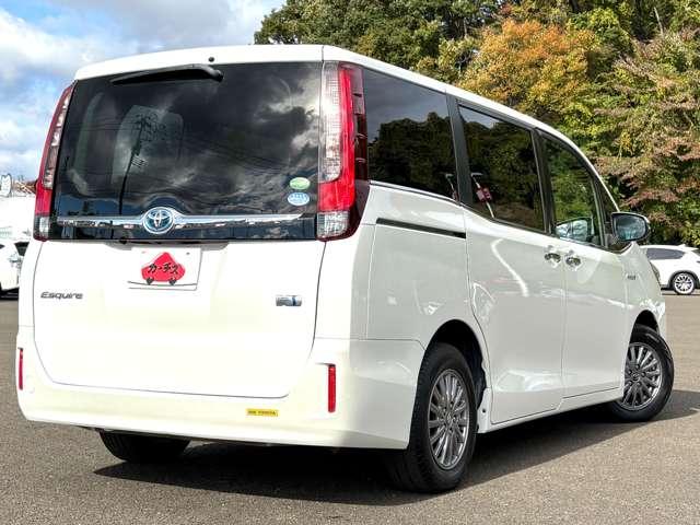 エスクァイア 1.8ハイブリッドGi 7名 セーフティセンスC!純正ナビ&フルセグTV&DVD&BT&バックカメラ!LEDヘッドライト!オートライト!純正アルミ!両側パワースライドドア!合皮シート!快適温熱シート!ビルトイン(4枚目)