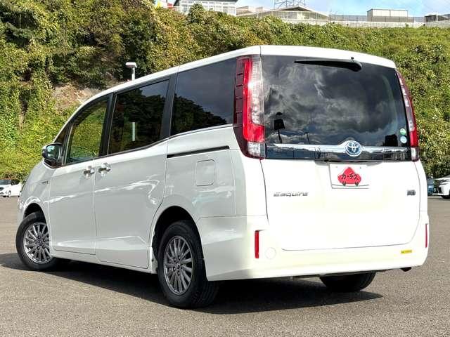 エスクァイア 1.8ハイブリッドGi 7名 セーフティセンスC!純正ナビ&フルセグTV&DVD&BT&バックカメラ!LEDヘッドライト!オートライト!純正アルミ!両側パワースライドドア!合皮シート!快適温熱シート!ビルトイン(5枚目)