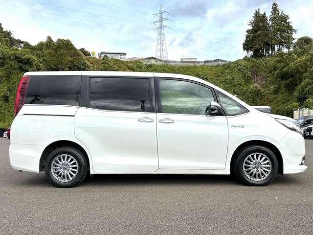 エスクァイア 1.8ハイブリッドGi 7名 セーフティセンスC!純正ナビ&フルセグTV&DVD&BT&バックカメラ!LEDヘッドライト!オートライト!純正アルミ!両側パワースライドドア!合皮シート!快適温熱シート!ビルトイン(7枚目)