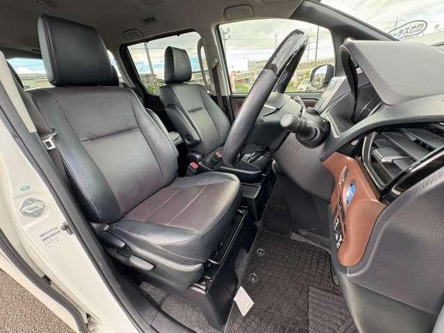 エスクァイア 1.8ハイブリッドGi 7名 セーフティセンスC!純正ナビ&フルセグTV&DVD&BT&バックカメラ!LEDヘッドライト!オートライト!純正アルミ!両側パワースライドドア!合皮シート!快適温熱シート!ビルトイン(18枚目)