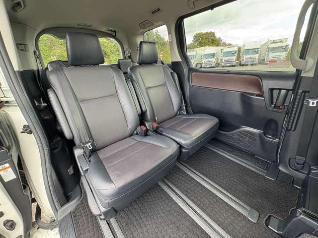 エスクァイア 1.8ハイブリッドGi 7名 セーフティセンスC!純正ナビ&フルセグTV&DVD&BT&バックカメラ!LEDヘッドライト!オートライト!純正アルミ!両側パワースライドドア!合皮シート!快適温熱シート!ビルトイン(20枚目)