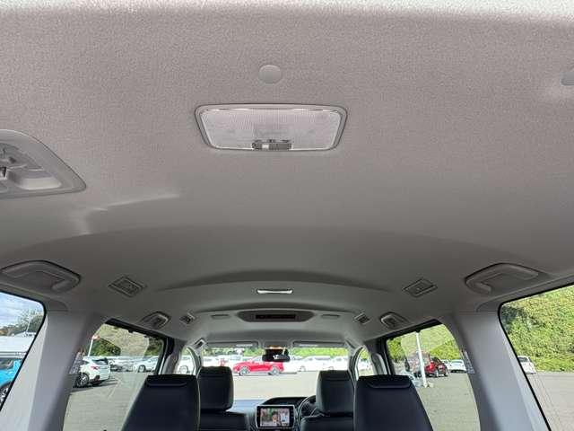 エスクァイア 1.8ハイブリッドGi 7名 セーフティセンスC!純正ナビ&フルセグTV&DVD&BT&バックカメラ!LEDヘッドライト!オートライト!純正アルミ!両側パワースライドドア!合皮シート!快適温熱シート!ビルトイン(23枚目)