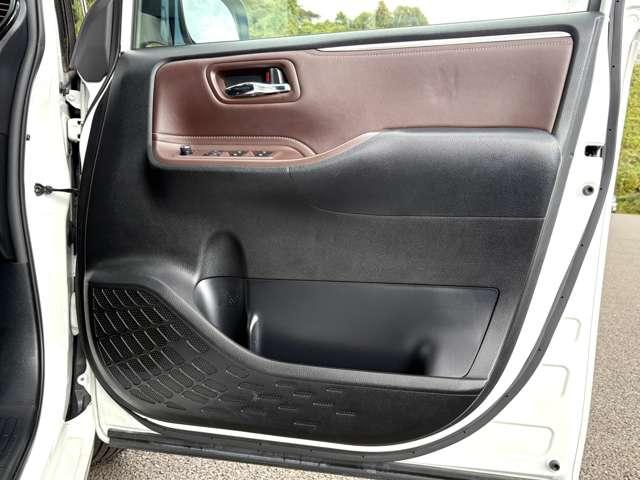 エスクァイア 1.8ハイブリッドGi 7名 セーフティセンスC!純正ナビ&フルセグTV&DVD&BT&バックカメラ!LEDヘッドライト!オートライト!純正アルミ!両側パワースライドドア!合皮シート!快適温熱シート!ビルトイン(30枚目)