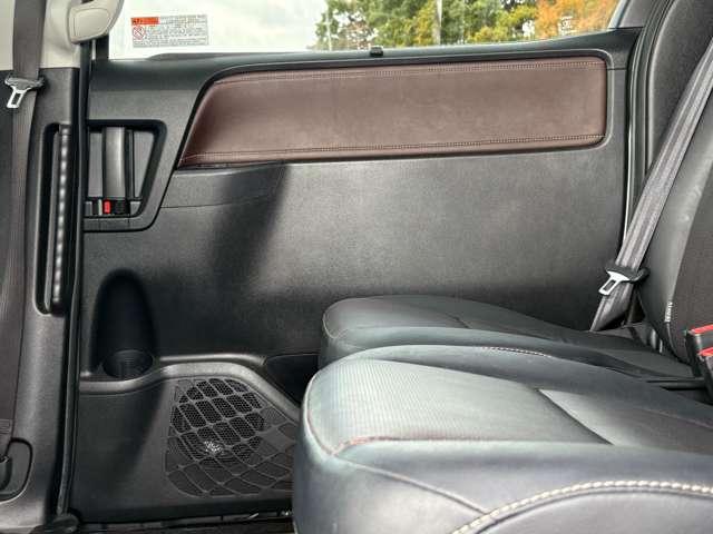 エスクァイア 1.8ハイブリッドGi 7名 セーフティセンスC!純正ナビ&フルセグTV&DVD&BT&バックカメラ!LEDヘッドライト!オートライト!純正アルミ!両側パワースライドドア!合皮シート!快適温熱シート!ビルトイン(32枚目)