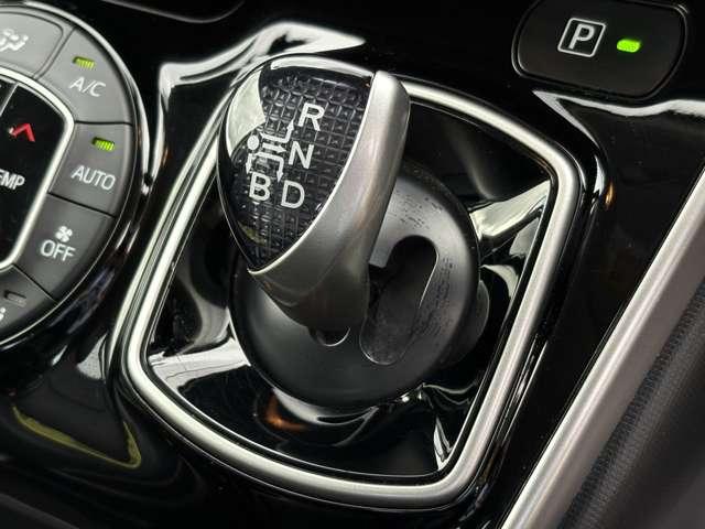 エスクァイア 1.8ハイブリッドGi 7名 セーフティセンスC!純正ナビ&フルセグTV&DVD&BT&バックカメラ!LEDヘッドライト!オートライト!純正アルミ!両側パワースライドドア!合皮シート!快適温熱シート!ビルトイン(50枚目)