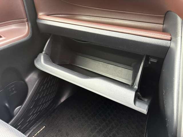 エスクァイア 1.8ハイブリッドGi 7名 セーフティセンスC!純正ナビ&フルセグTV&DVD&BT&バックカメラ!LEDヘッドライト!オートライト!純正アルミ!両側パワースライドドア!合皮シート!快適温熱シート!ビルトイン(53枚目)