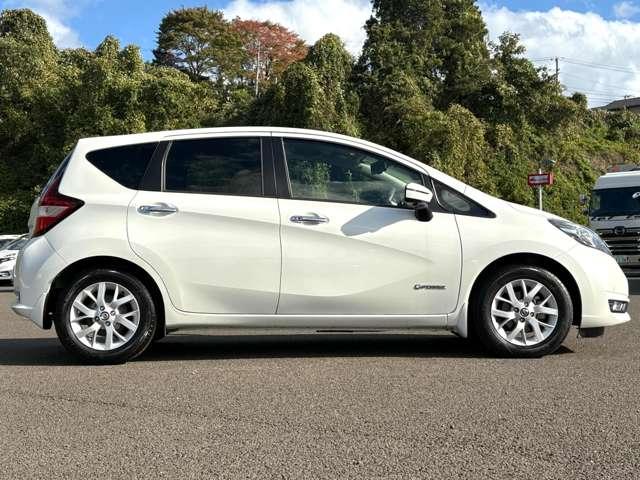 ノート 1.2e-POWERメダリスト 5名 インテリジェントエマージェンシーブレーキ!車線逸脱警報!純正ナビ&フルセグTV&DVD&BT!インテリジェントアラウンドビューモニター&ルームミラー!LEDヘッドライト!オートライ(7枚目)