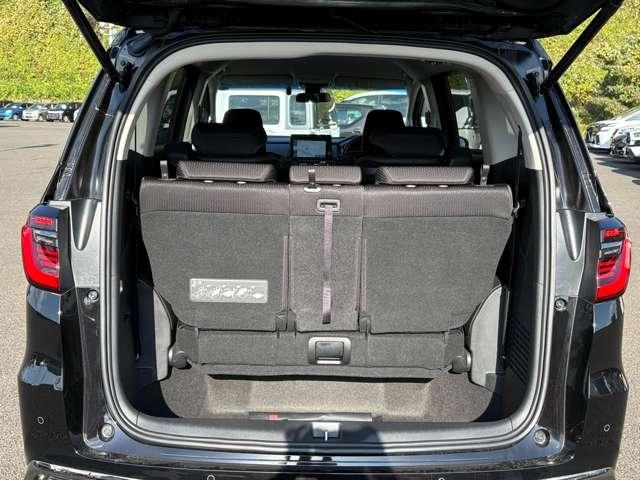 「ラゲッジスペース」　これだけの容量を確保！何でも載せて下さい♪