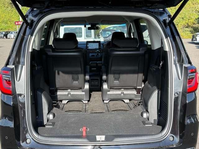 「シート格納」　シートを格納すればさらに大容量のスペースが出現！