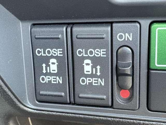 「両側パワースライドドア」　左右どちらもパワースライドドア装備♪誰でも簡単に開閉が出来ます！