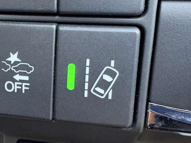 「レーンキープアシスト」　車線を外れそうな時に警告して、ふらつき運転を防止します！