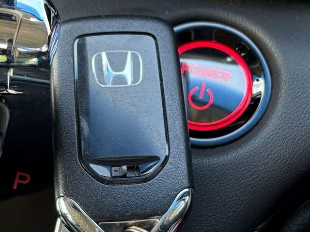 「スマートキー＆プッシュスタート」　カギを出さなくてもドアロック＆解除、エンジンスタート＆ストップが出来ます♪