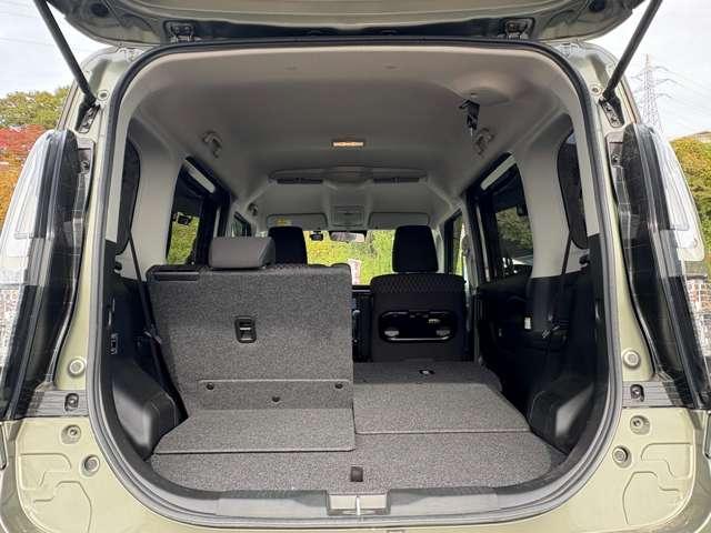 後部座席を倒すと大きな荷物も運べます！