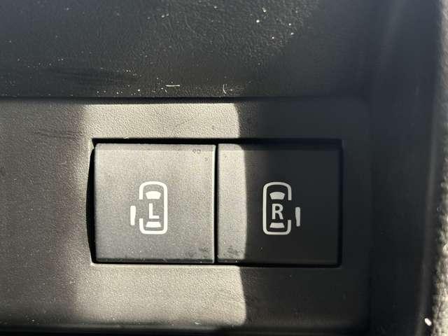 「両側パワースライドドア」　左右どちらもパワースライドドア装備♪誰でも簡単に開閉が出来ます！