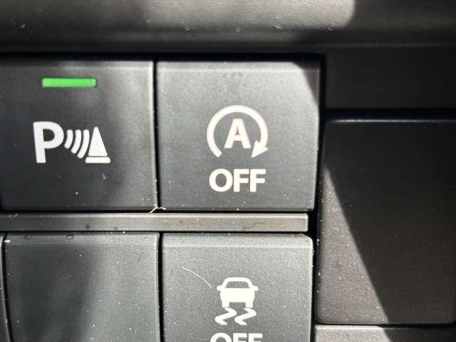 「アイドリングストップ」　信号などで停まった時に自動でエンジンがストップ☆燃費向上に貢献♪