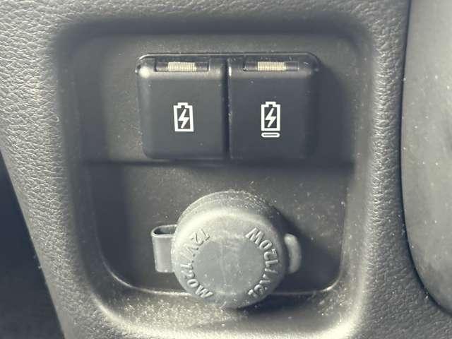 「シガーソケット」　各種アクセサリーの電源はここから取れます！
