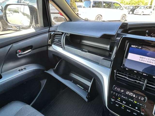 「グローブボックス」収納スペースがあるため、車内の整理整頓ができます！