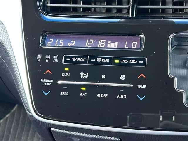 「ＤＵＡＬエアコン」運転席と助手席で温度を別に設定できます。