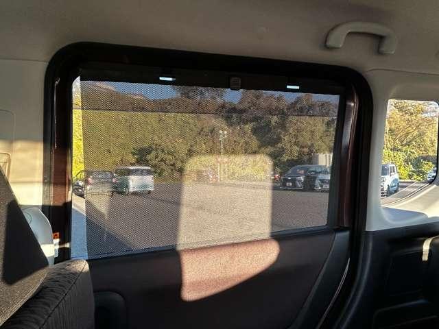 格納式ドアサンシェードです！