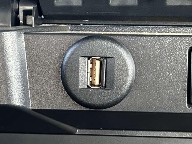 「ＵＳＢ端子」　スマホやタブレットに充電可能なＵＳＢ端子が付いています