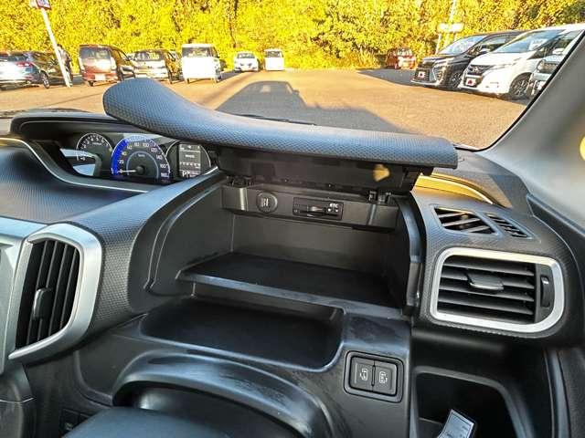 小物入れも充実しています！！あれもこれも簡単に取り出せちゃいます！