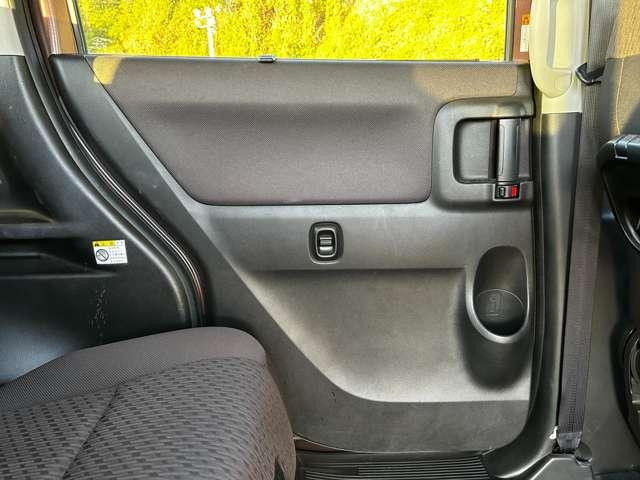 左リアドア内張り☆