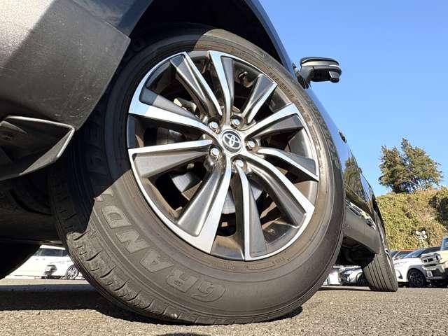 ハリアー Ｇ　セーフティセンス！ブラインドスポットモニター！純正ナビ＆ＢＴ＆バックカメラ！ＬＥＤヘッドライト！オートライト！純正アルミ！半革シート！デジタルインナーミラー！パワーバックドア！ビル（10枚目）