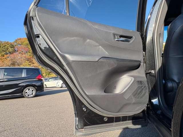 ハリアー Ｇ　セーフティセンス！ブラインドスポットモニター！純正ナビ＆ＢＴ＆バックカメラ！ＬＥＤヘッドライト！オートライト！純正アルミ！半革シート！デジタルインナーミラー！パワーバックドア！ビル（37枚目）