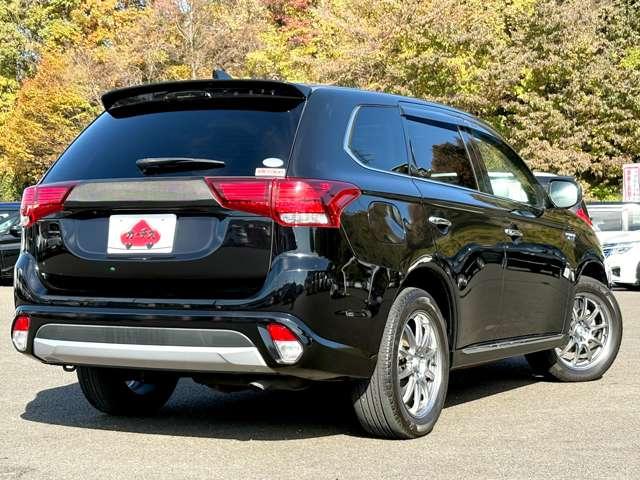 アウトランダーＰＨＥＶ Ｇナビパッケージ　４ＷＤ　ＳＲ★ＱＣ付★（4枚目）