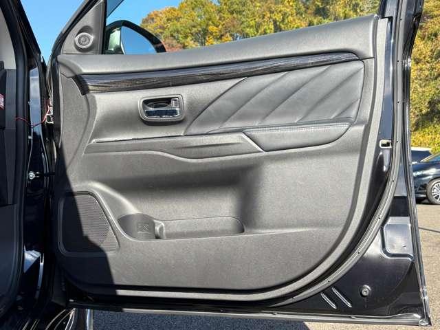 アウトランダーＰＨＥＶ Ｇナビパッケージ　４ＷＤ　ＳＲ★ＱＣ付★（30枚目）