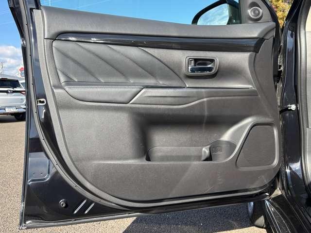 アウトランダーＰＨＥＶ Ｇナビパッケージ　４ＷＤ　ＳＲ★ＱＣ付★（31枚目）