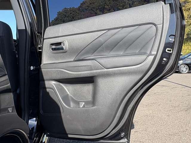 アウトランダーＰＨＥＶ Ｇナビパッケージ　４ＷＤ　ＳＲ★ＱＣ付★（32枚目）